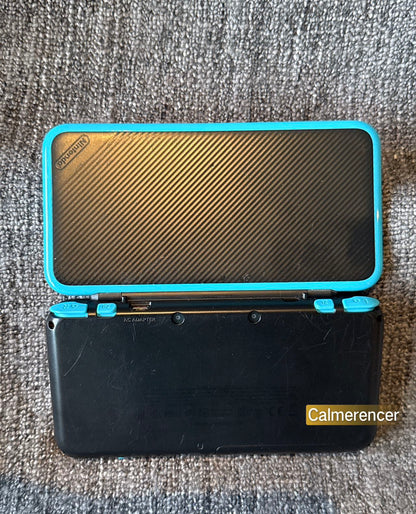 'New' Nintendo 2DS XL Console With Usb Charger - Black & Blue In great condition